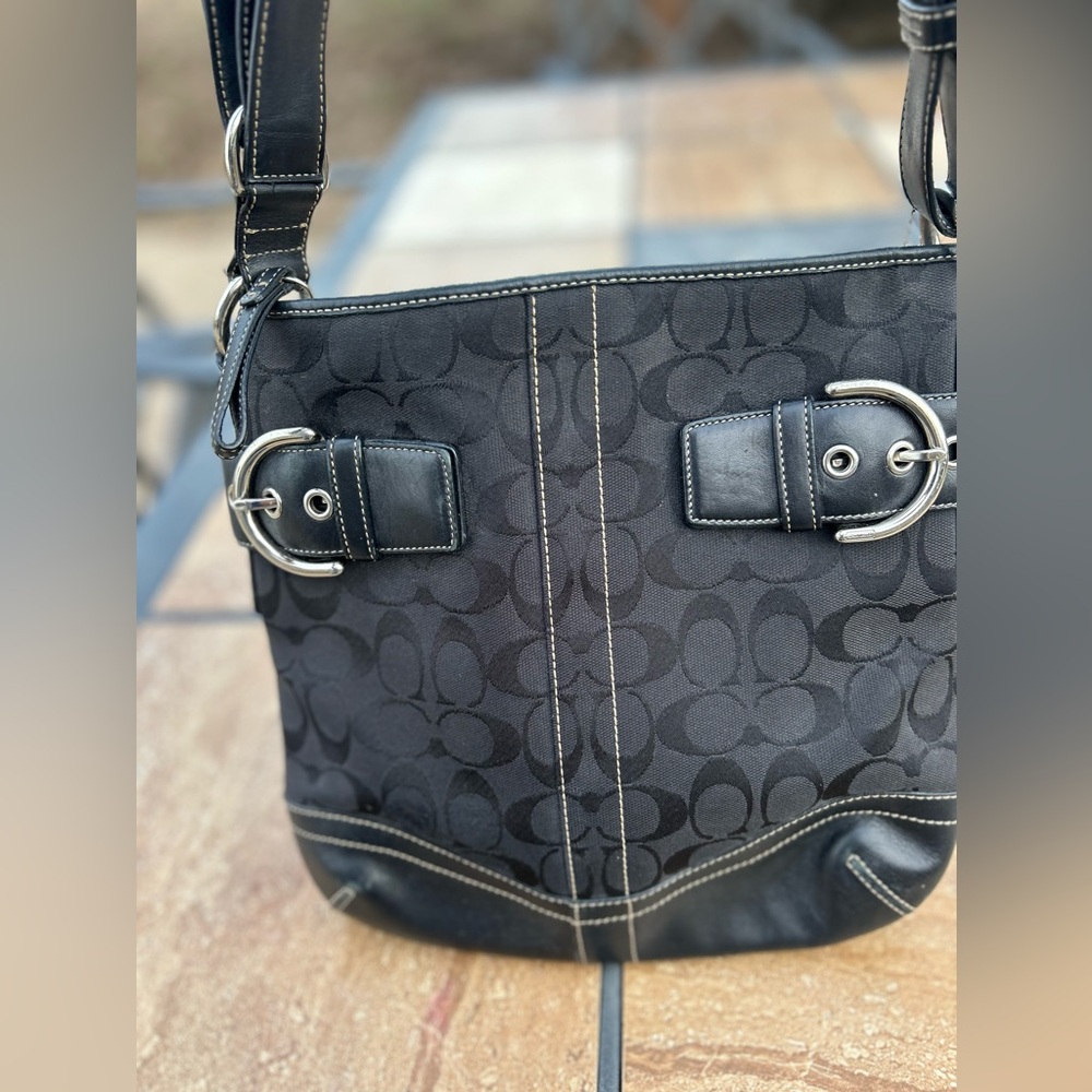 Coach Classic Signature Hobo Monogram Purse Handbag In great condition💕 9x10 - Picture 3 of 9